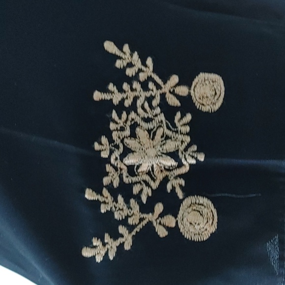 Black Hand embroidered tunic - Picture 3 of 3